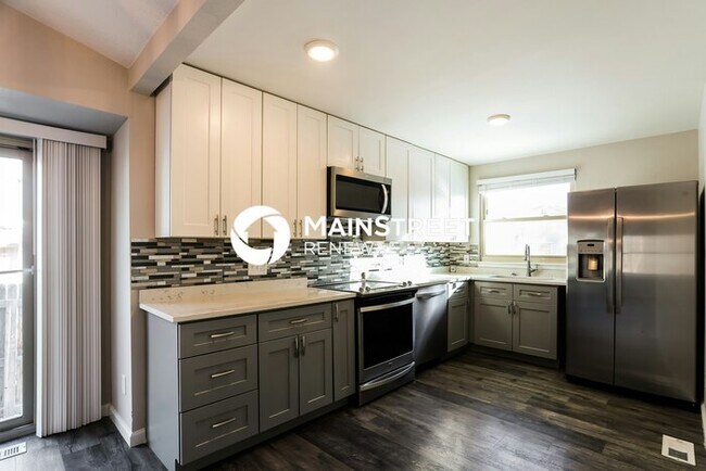 Photo - 3 Bedroom Pet-Friendly Home in Aurora, CO with Main Street Renewal