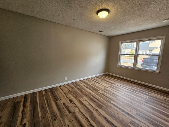 Photo - 112 Basswood Ct