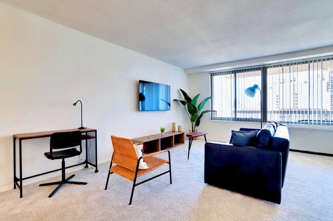 Photo - 1600 S Eads St Unidad FL10-ID1022568P