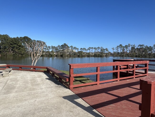 vista desde la piscina - 2257 Huntingdon Dr Unidad H