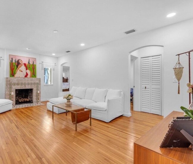 Photo - 1100 El Rado St