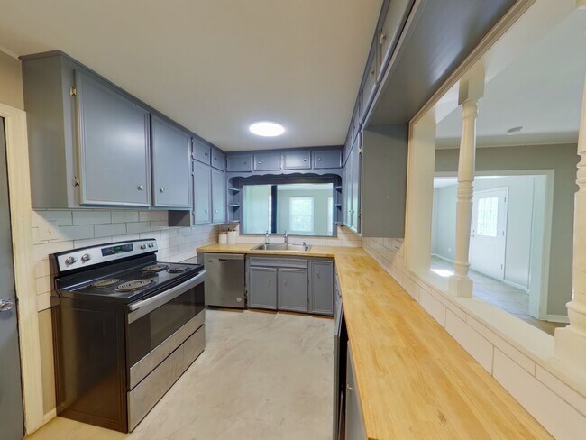 Photo - 430 N Jackson Heights St