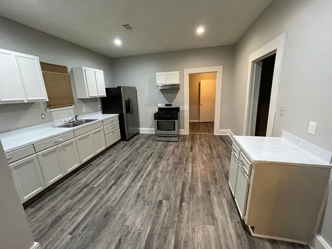 Photo - 708 Cedar St