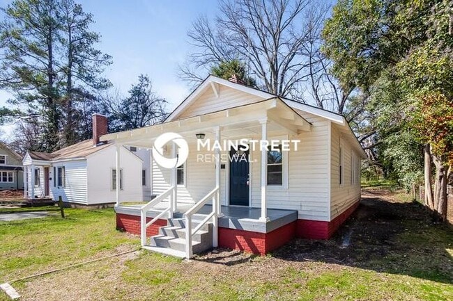 Photo - 3 Bedroom Pet-Friendly Home in Charlotte, NC with Main Street Renewal