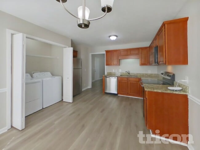 Photo - 996 Tom Hailey Blvd