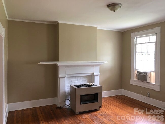 Photo - 660 E Sharpe St
