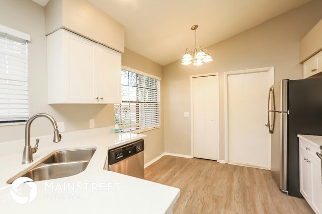 Photo - 548 Portland Cir