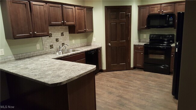 Photo - 110 N Kapitzky Dr