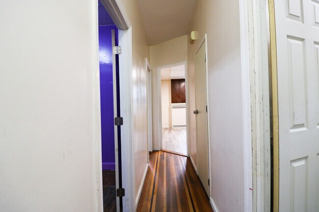 Foyer leading to other 2 bedrooms, bathroom & kitchen - 2265 Chatterton Ave Unit 2