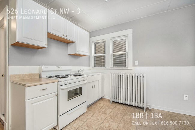 Photo - 526 Leonard St NW