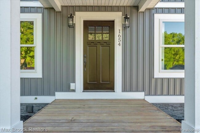 Photo - 1654 Giddings Rd