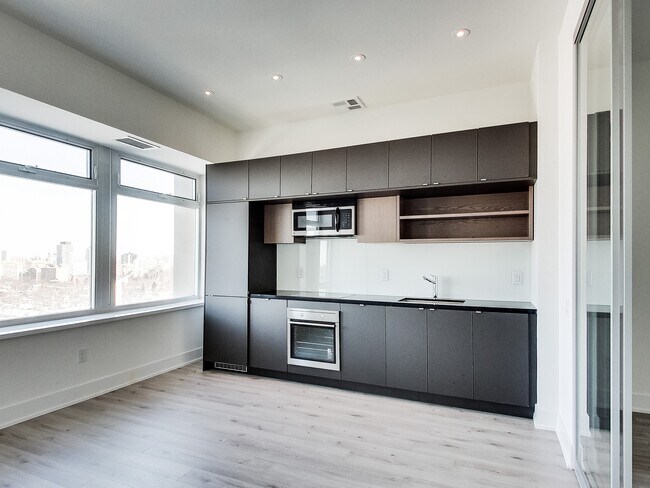 Photo - 111-1111 St Clair Ave W