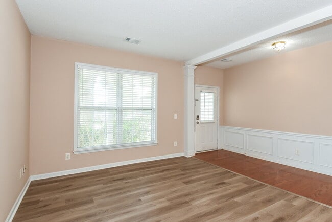 Photo - 210 Ashland Dr