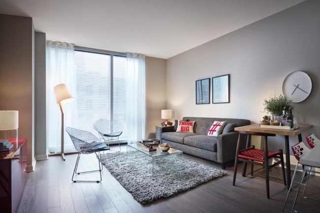 Photo - 465 E Illinois St