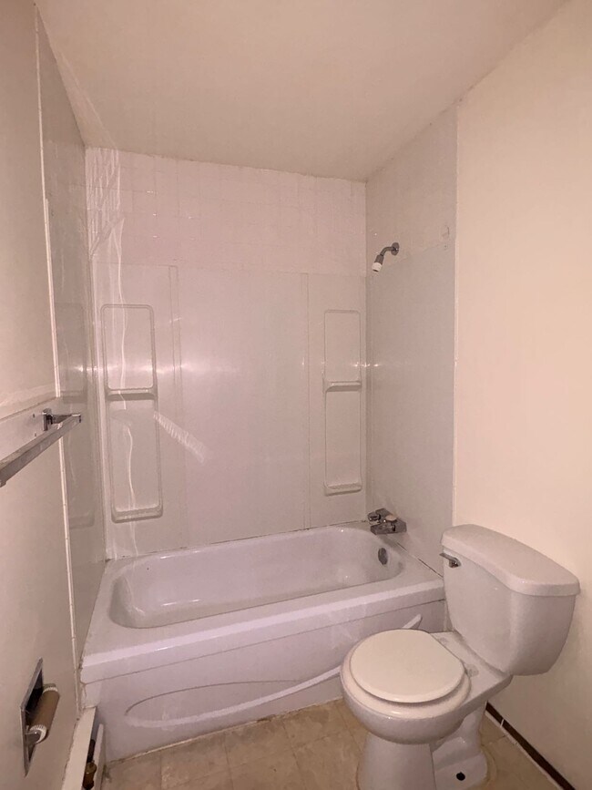 Photo - 2 Bed 1 Bath Unit in Rocky Mountain House, AB Unit 404A