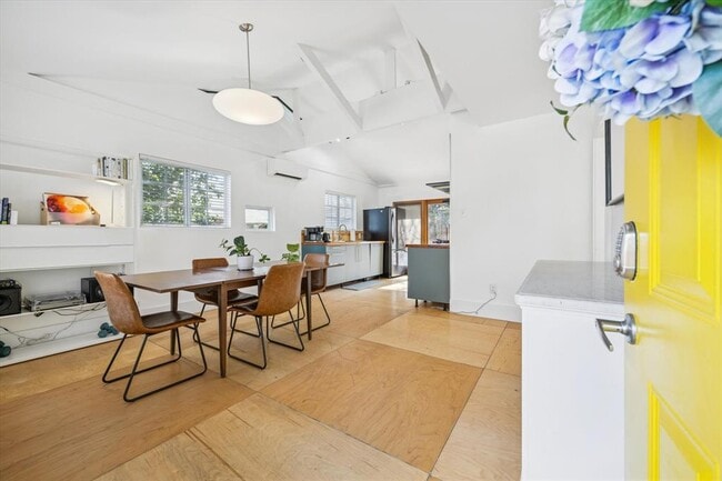 Photo - 213 Lessin Ln