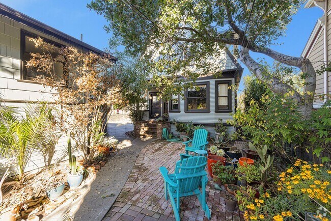 Building Photo - 2131 Pacific Ave Unit 2131 Pacific Ave #B Rental