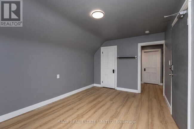 Photo - 28 Eastbourne Ave Unit 3