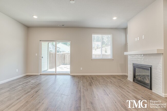 4231 S Waters Edge Wy