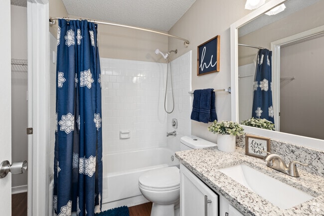 2BR, 1BA - 1,014SF - Bathroom