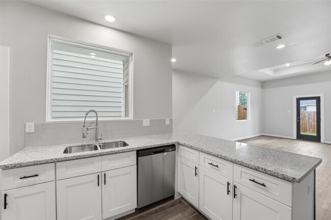 Photo - 4307 Larkspur St