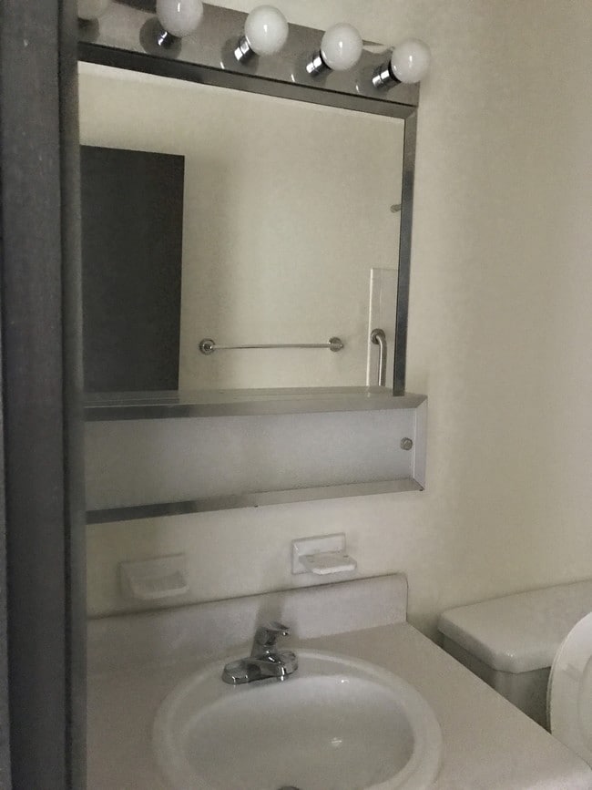 Photo - Southpointe Towers