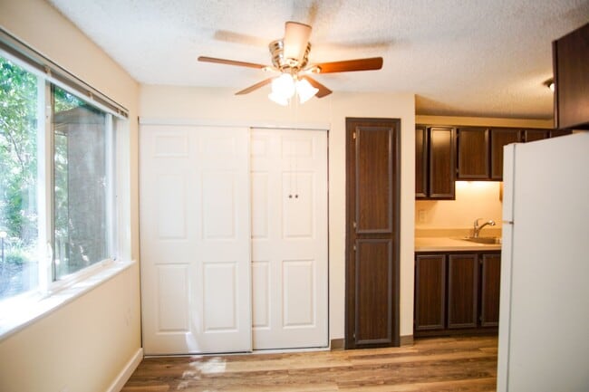 Photo - 2nd Floor 2 Bedroom with Parking, Dishwasher, & Pet-Friendly! Unit 3934