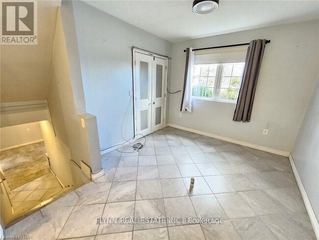 Photo - 99 Golden Blvd W