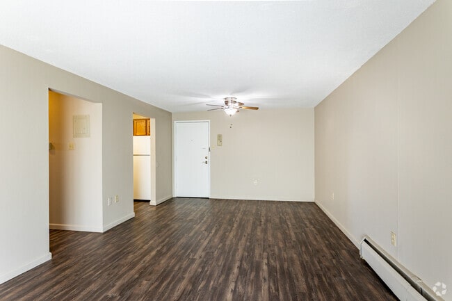 2 habitaciones, 1 baño - 825 pies cuadrados - Sala de estar