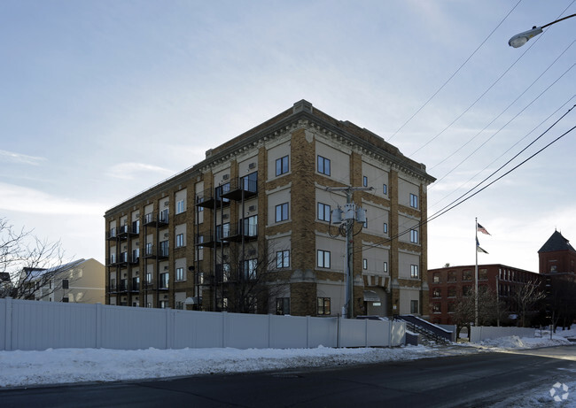 Building Photo - Silver Towers Rental