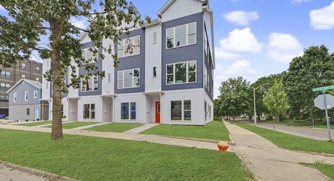 Photo - 108 S 5th St