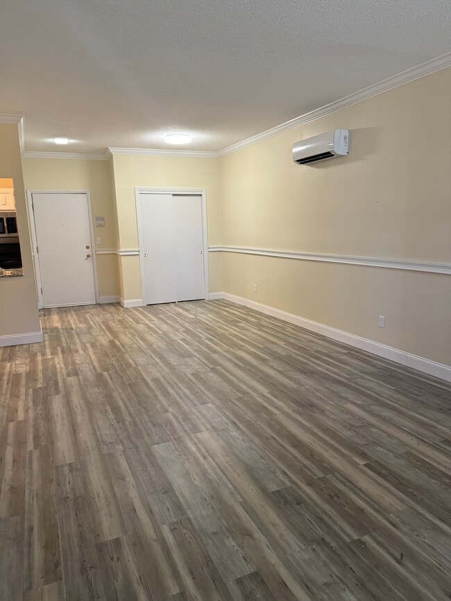 Living roomm - 136 Kane St Unit Kane st