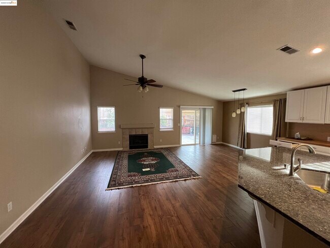 Photo - 1511 Coventry Dr