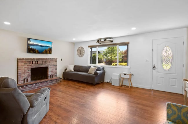 Photo - 990 Janes Rd