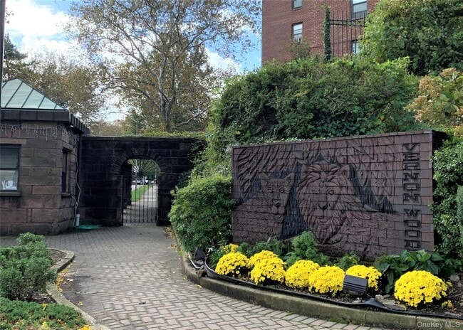 Building Photo - 161 Pearsall Dr Unit 6F