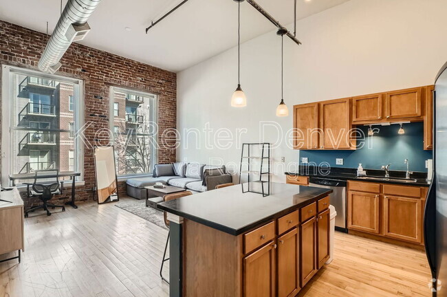 Building Photo - 2441 N Broadway Unit 203 Rental