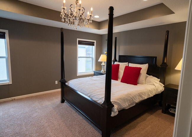 Photo - 8481 Portage Ln E