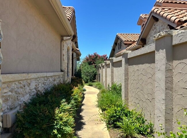 Photo - 112 Tuscan Dr