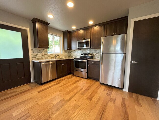 Photo - Charming SE Bungalow 3 Bed 2 Bathroom with Washer & Dryer Unit #B