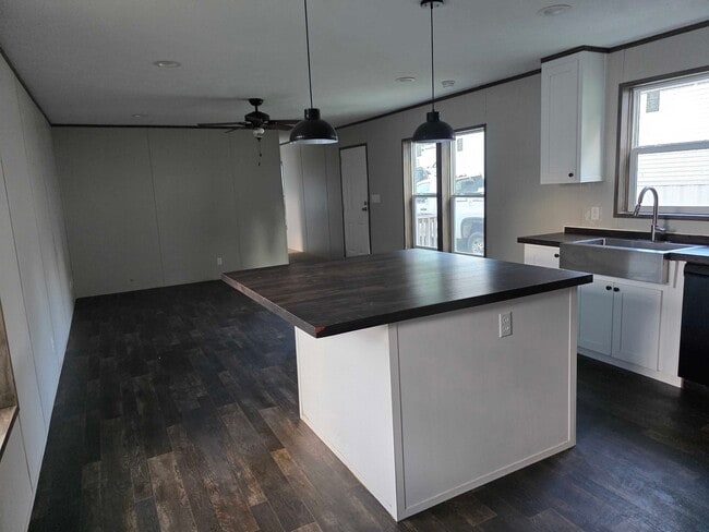Photo - 4049 Trout Ln