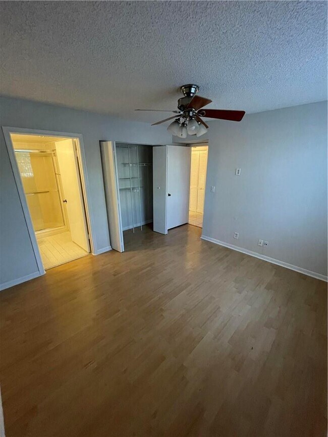 Photo - 3546 N University Dr Unidad 3546