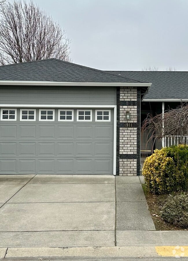 Building Photo - 1911 Green Valley Way Rental