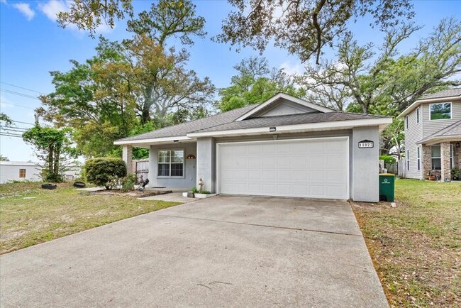 Photo - 11027 Oakcrest Dr House