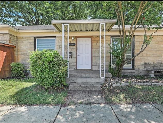 Building Photo - 6950 Hillcrest Ave Rental