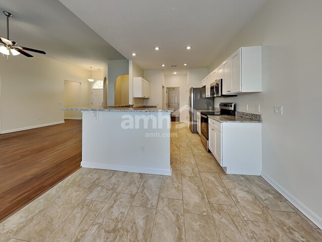 Photo - 180 Red Oak Dr