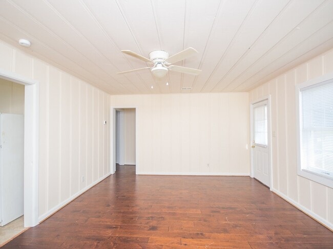 Photo - 2 Bedroom in Athens! Lawn Care Included!