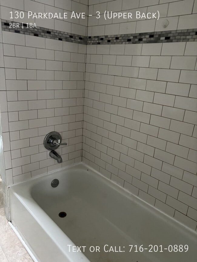 Photo - 130 Parkdale Ave Unit 3 (Upper Back)