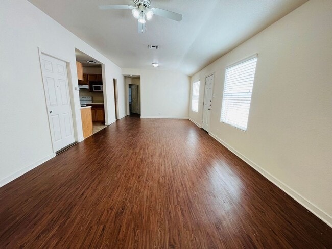 Photo - Cozy 2 bedroom 2bath Retreat near Randolph... House