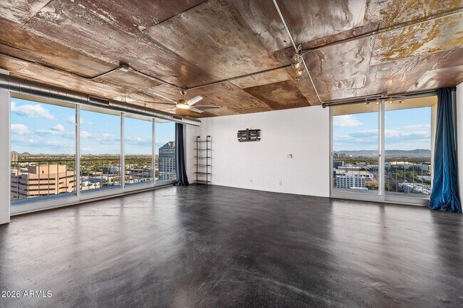 207 W Clarendon Ave Unit G22