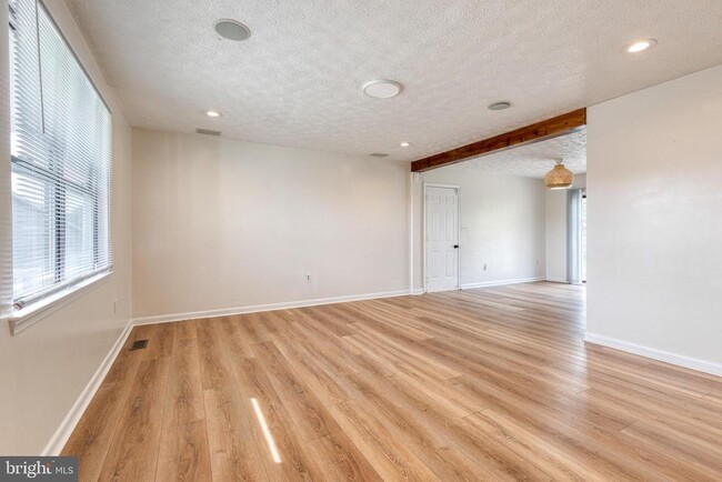 Photo - 1577 Loring Ct